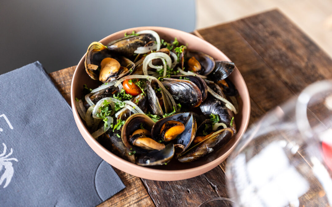 Offre spéciale : moules d’Espagne à 3€50 le kilo chez L’Étrille jusqu’à fin septembre !